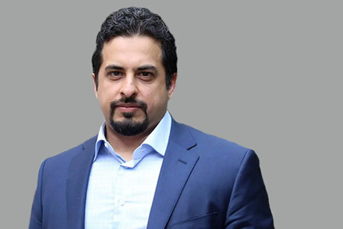 لبخند زد، گفتند چرا لبخند میزنی؟| علامت پیروزی نشان داد گفتند چرا شاخ می‌گذاری؟