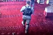 هتک حرمت به یک مسجد توسط نظامی صهیونیست + عکس 