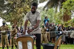 آمریکا ورود مقامات این کشور را محدود کرد