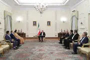 باید نسبت به توطئه‌ها بسیار هوشیار عمل کرد