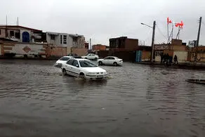 حرکت ضایع دو پسر جوان در سیل!+عکس