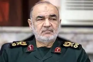 پدرم علاوه بر تسلط بر انگلیسی و عربی، حافظ کل قرآن و نهج البلاغه بودند