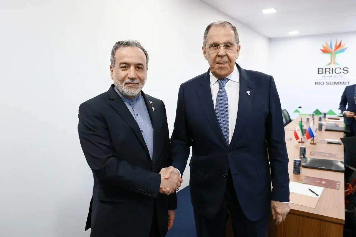 دیدار عراقچی و لاوروف در برزیل