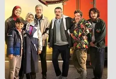 برای اولین بار در تلویزیون تصاویر بغل کردن زن و مرد در سریال اسباب زحمت پخش شد/ ببینید