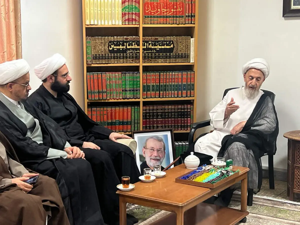 دیدار خانواده شهید علی لاریجانی با آیت‌الله سبحانی