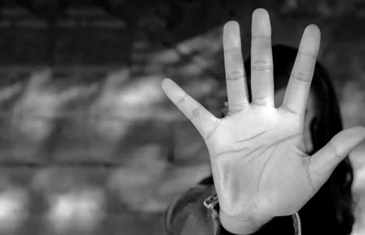 تعرض مرد شیاد با زور کلت کمری به دختر جوان