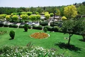 خبر وزیر کشور نقض شد/ بنر جنجالی در یک بوستان در نجف آباد 