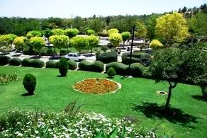 خبر وزیر کشور نقض شد/ بنر جنجالی در یک بوستان در نجف آباد 
