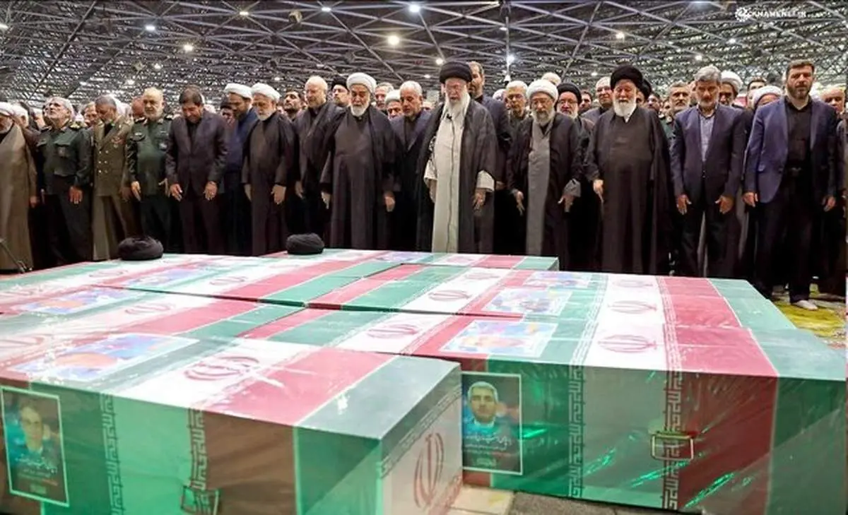دعایی که رهبری بر پیکر شهید رییسی خواندند