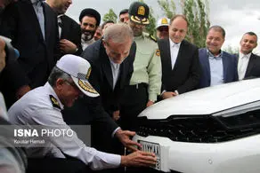 نصب پلاک خودرو توسط مسعود پزشکیان + عکس 