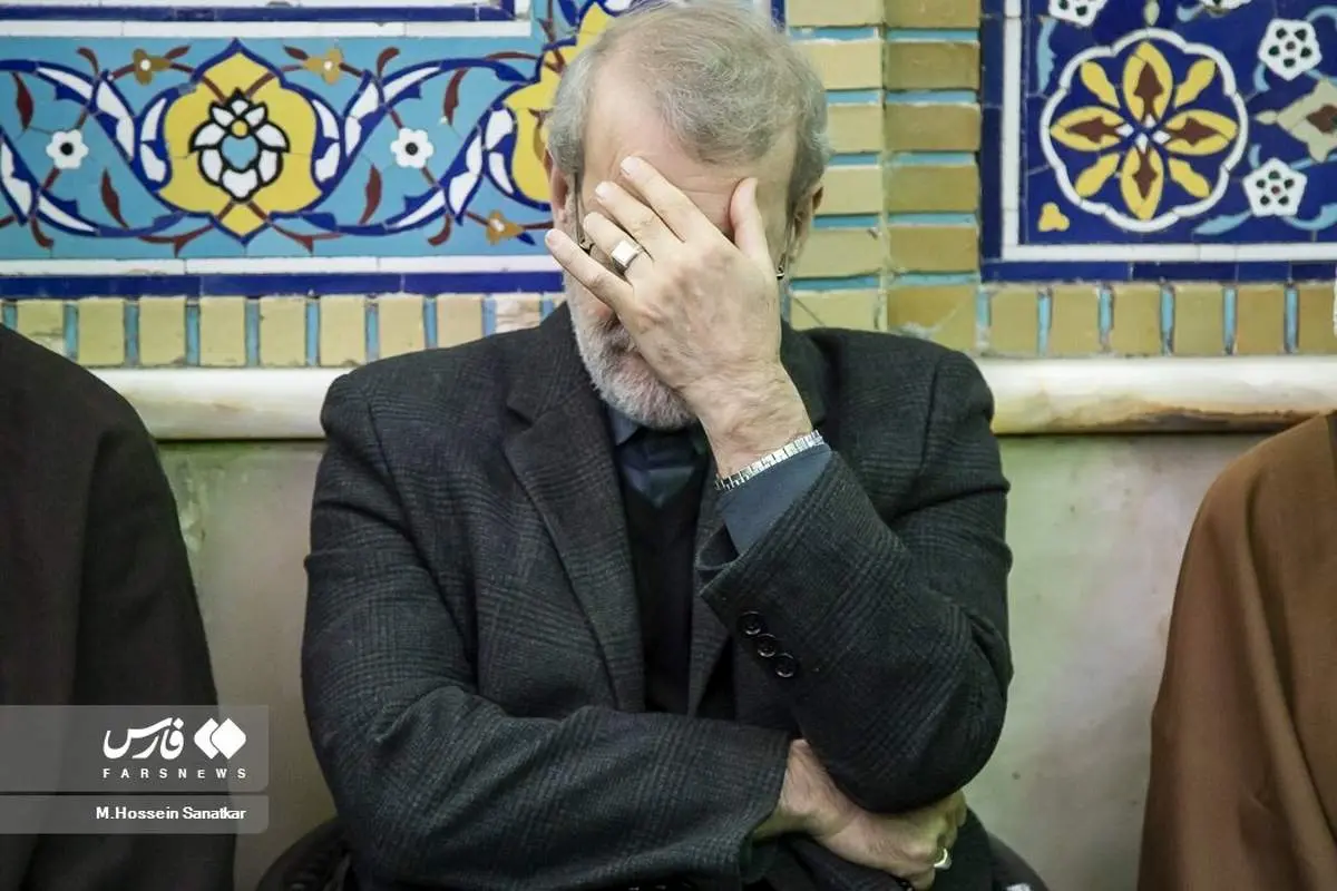 عکس از چهره ناراحت علی لاریجانی در مراسم تشییع + ببینید