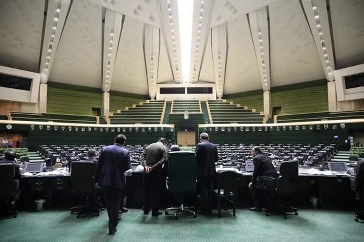 از حرمت شکنی در بیت رهبری تا چوب لای چرخ دولت گذاشت 
