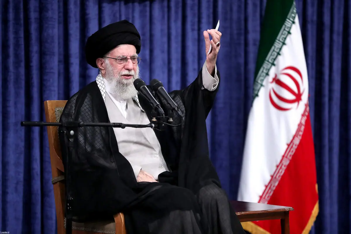 ملت با جهت‌گیری‌های گوناگون سیاسی و وزن متفاوت مذهبی پای ایران عزیز ایستاد/ ملت ایران در هیچ میدانی به صورت طرف ضعیف حاضر نخواهد شد