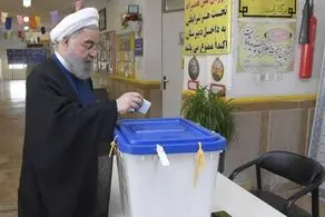 دکتر روحانی رأی خود را به صندوق انداخت