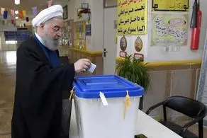 دکتر روحانی رأی خود را به صندوق انداخت