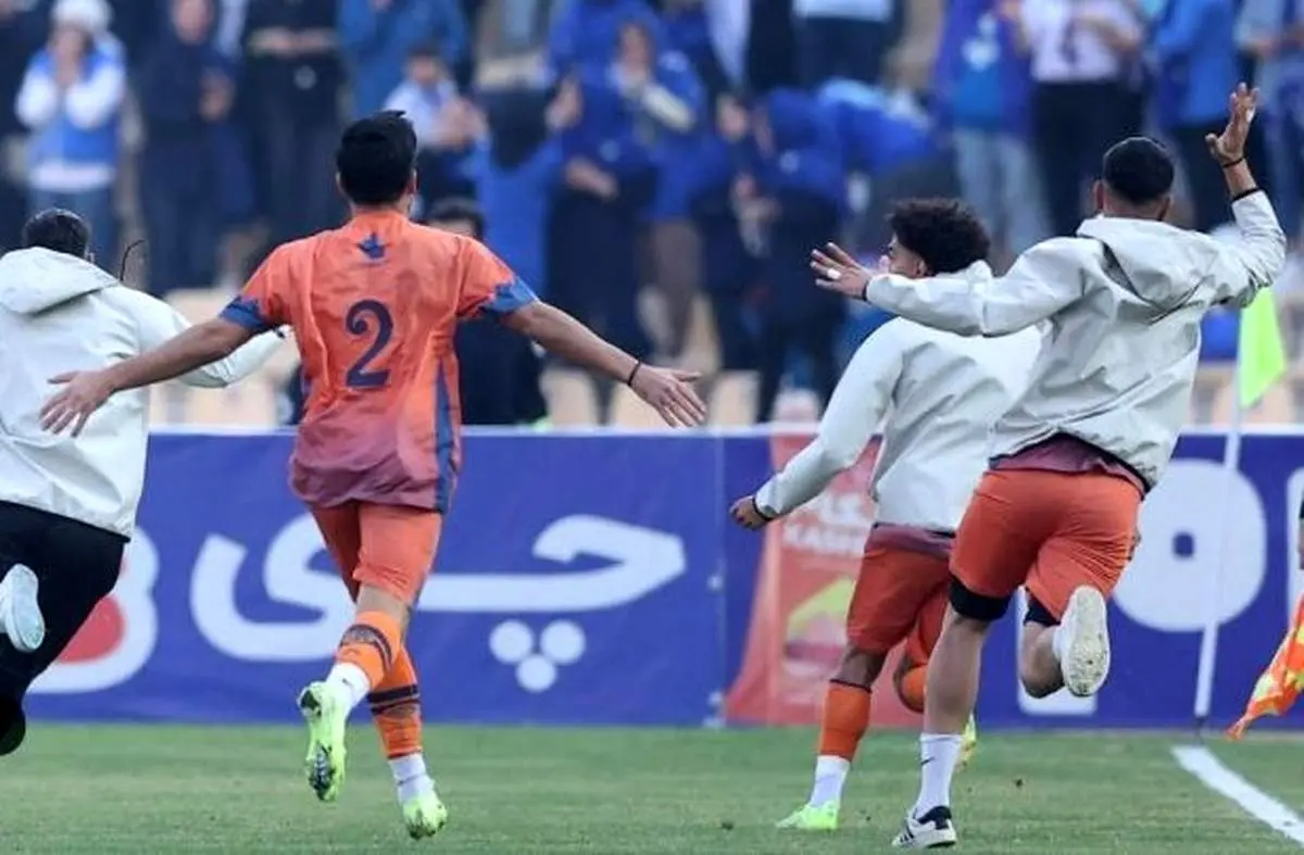 لحظه رد پنالتی استقلال توسط VAR مقابل پادیاب/ ببینید