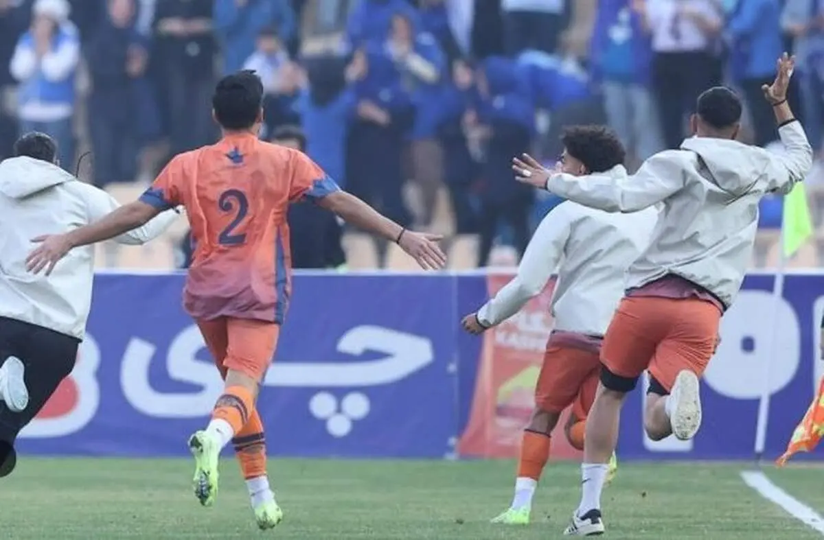لحظه رد پنالتی استقلال توسط VAR مقابل پادیاب/ ببینید