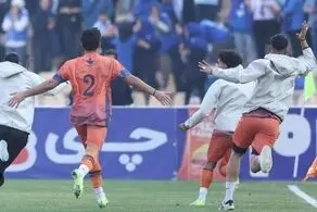 لحظه رد پنالتی استقلال توسط VAR مقابل پادیاب/ ببینید