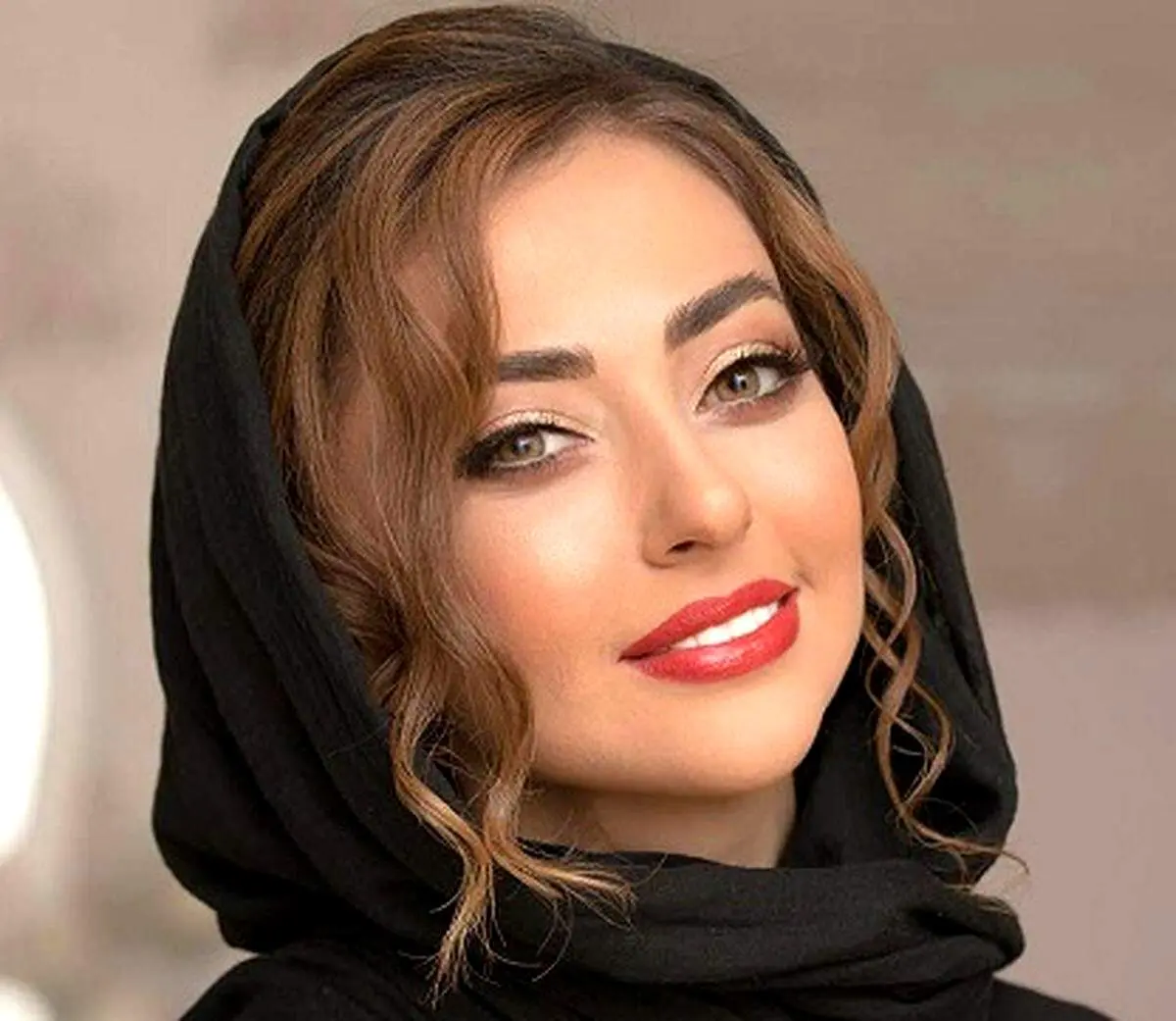 حرکات نفیسه روشن درکنسرت علی یاسینی حسابی غوغا کرد