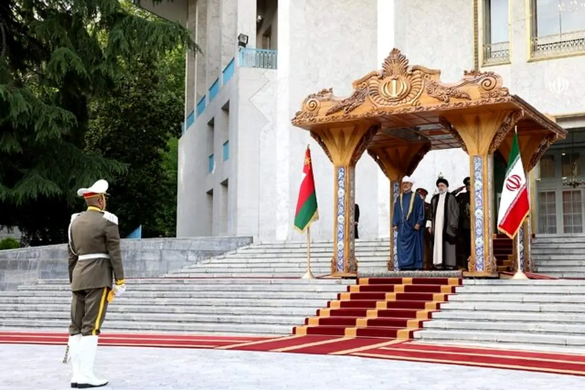 استقبال رسمی رئیسی از سلطان عمان