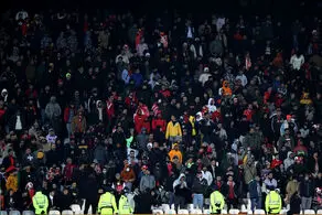پرتاب گلوله های برف به بازیکنان پرسپولیس!