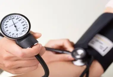 کاهش فشار خون با گرفتن دوش آب گرم