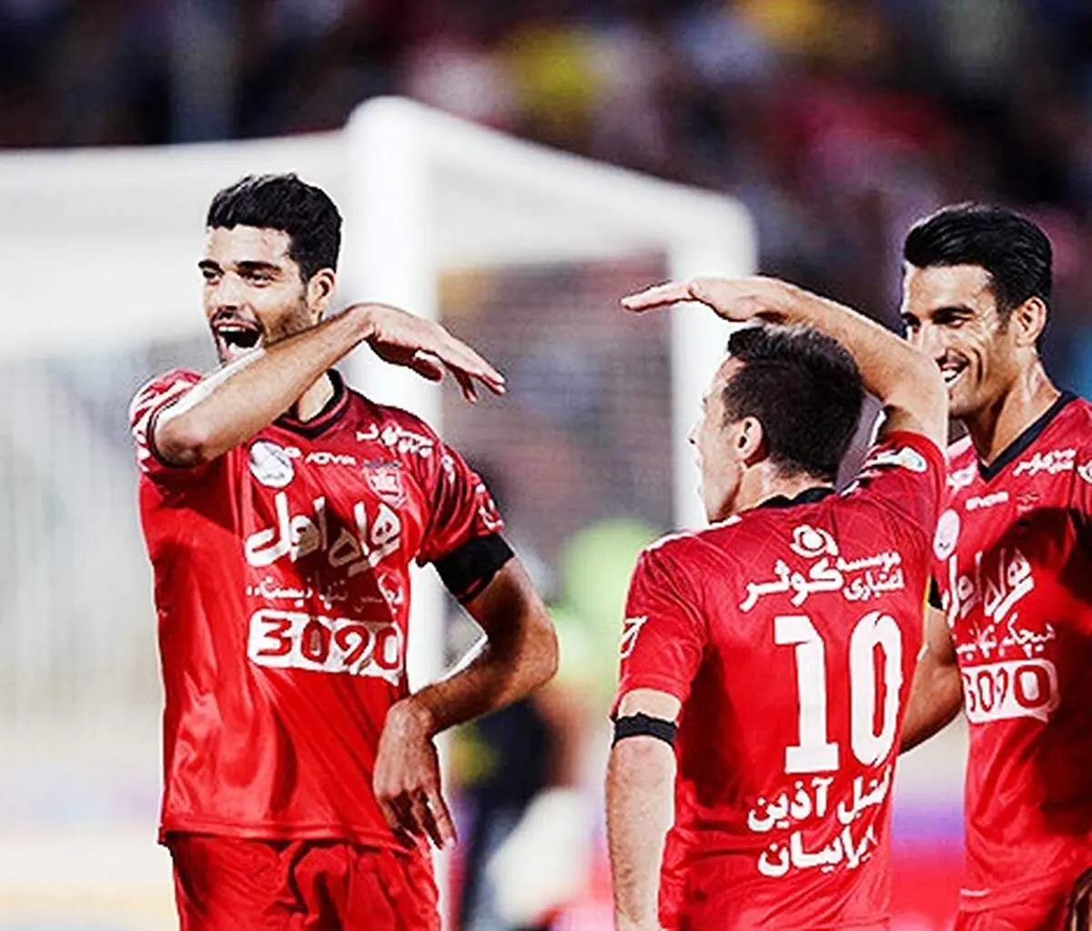 نکونام 2 فوق ستاره پرسپولیسی را به استقلال می‌برد