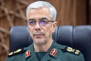 فرمانده ارشد سپاه با کت و شلوار در حال رای دادن + عکس