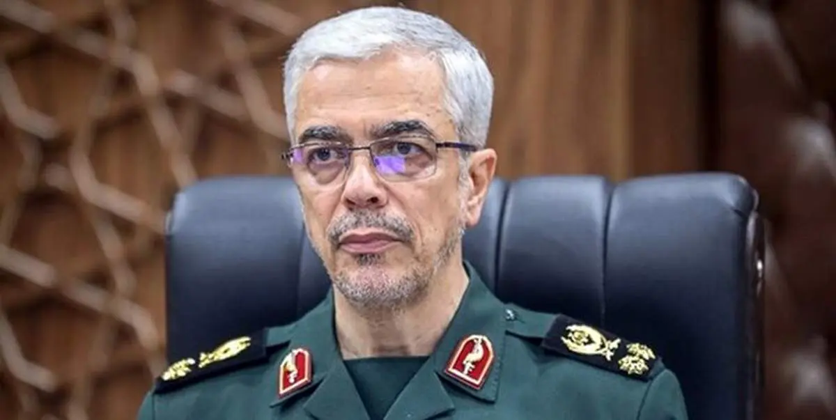 فرمانده ارشد سپاه با کت و شلوار در حال رای دادن + عکس
