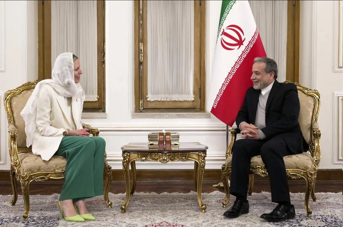 تسلیم رونوشت استوارنامههای سفرای جدید ویتنام و نیوزیلند به عراقچی