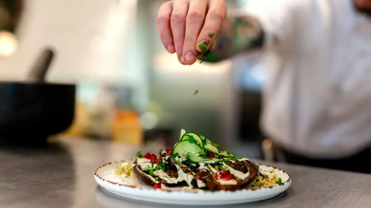 بیماری کُشنده ای که با تنها غذا خوردن ظاهر می شود
