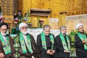 برگزاری آیین سنتی تعویض پرچم گنبد بارگاه امام رضا (ع) با حضور عراقچی 