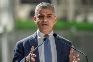 صادق خان را به ضیافت راه ندادم 
