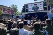 لحظه دفن پیکر سرتیم حفاظت ابراهیم رئیسی/ فیلم
