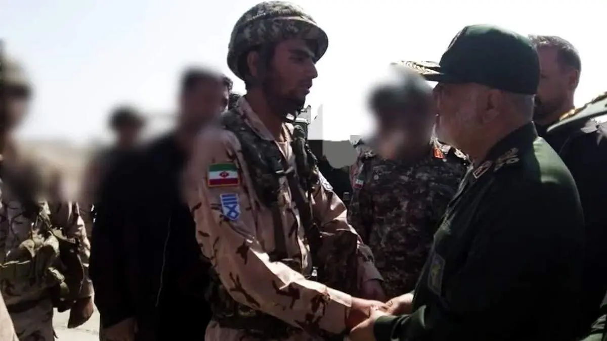 فرمانده‌ کل سپاه پاسداران از یگان‌های دریایی تنگه هرمز و جزایر خلیج‌ فارس بازدید کرد 
