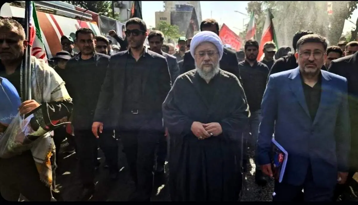 حضور آیت الله آملی لاریجانی در تشییع رهبر شهید ایران