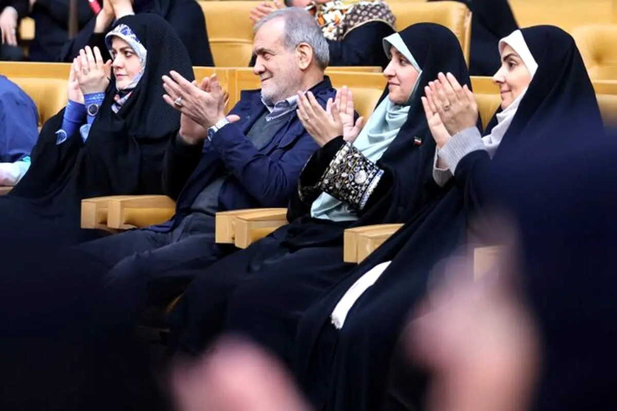 پزشکیان: زنان هدایت‌گر رفتارهای فرزندان و همسران خود هستند