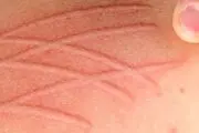 هیچ‌کس نمی‌تواند به این دختر زیبا دست بزند!+عکس