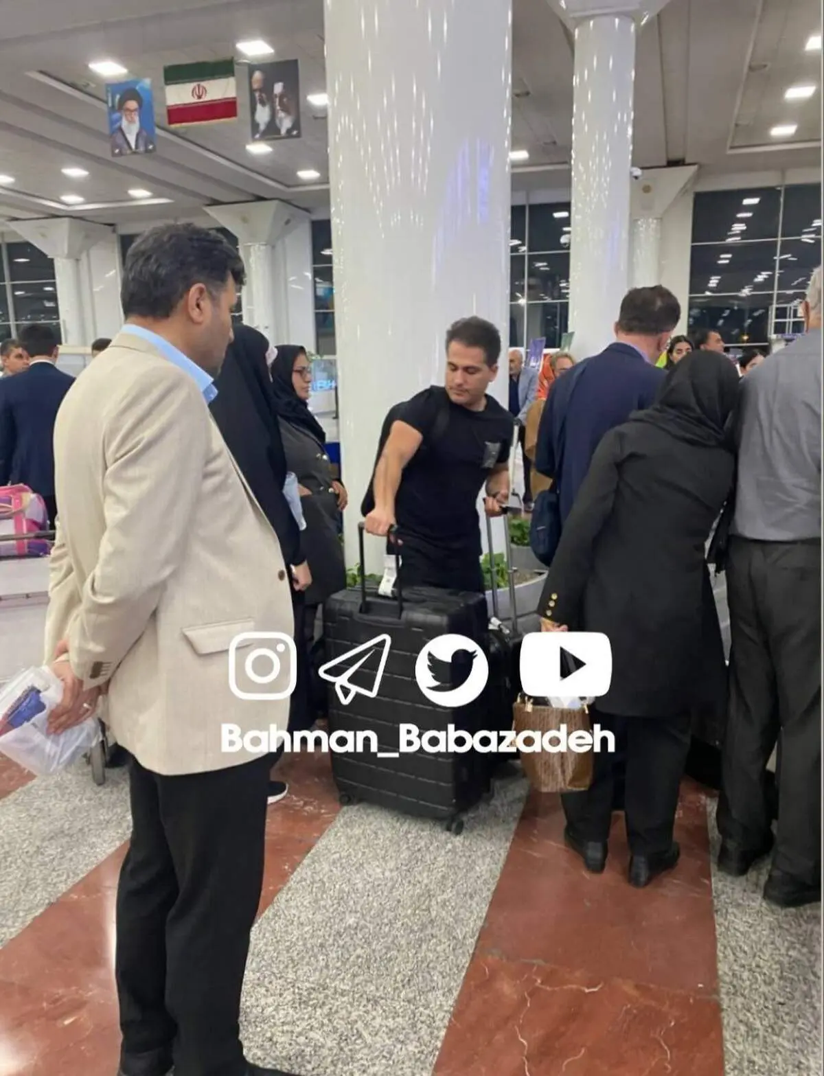 خواننده مطرح لس‌آنجلسی در فرودگاه ایران رویت شد/ عکس