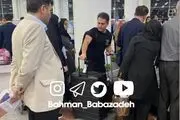 خواننده مطرح لس‌آنجلسی در فرودگاه ایران رویت شد/ عکس