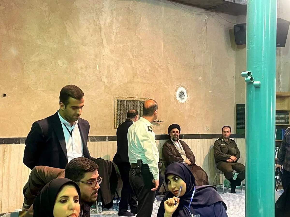 سید یاسر خمینی در حسینیه جماران رای داد 
