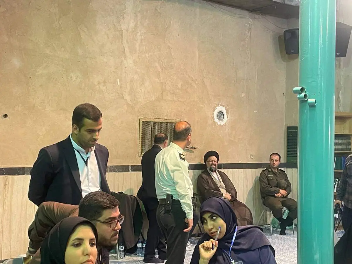 سید یاسر خمینی در حسینیه جماران رای داد 