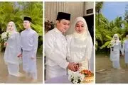 برگزاری عروسی عجیب وسط سیل!+عکس