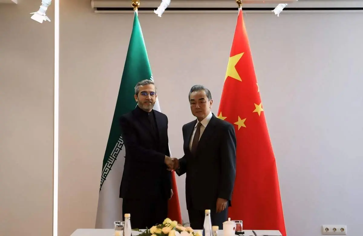 علی باقری کنی با وزیر خارجه چین دیدار کرد