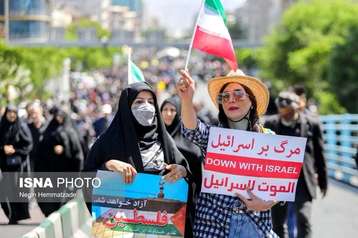 واکنش یک نماینده به حضور زن بی‌حجاب در راهپیمایی: جناب رادان دوربین‌هاتو تست کن فکر کنم خطا میده!