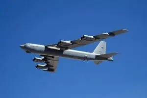 این شما و اینم بمب افکن B-52
