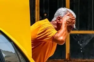 هشدار فرابنفش در تهران/ فردا دوشنبه ۳۰ تیر تعطیل می شود؟