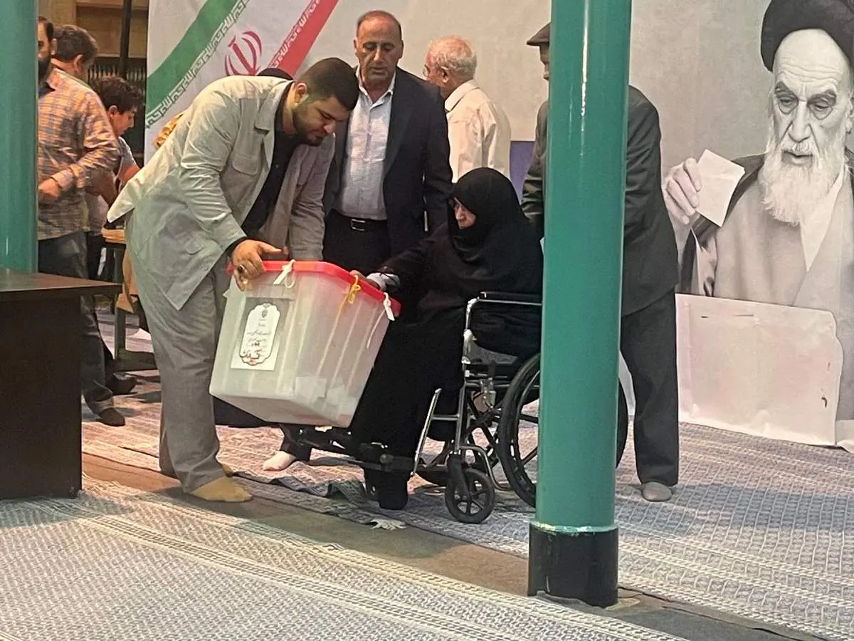 دختر امام در حسینیه جماران + عکس