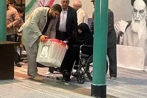 دختر امام در حسینیه جماران + عکس 