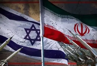  شبیه سازی هدف قرار دادن ناو آمریکا توسط ایران/ فیلم